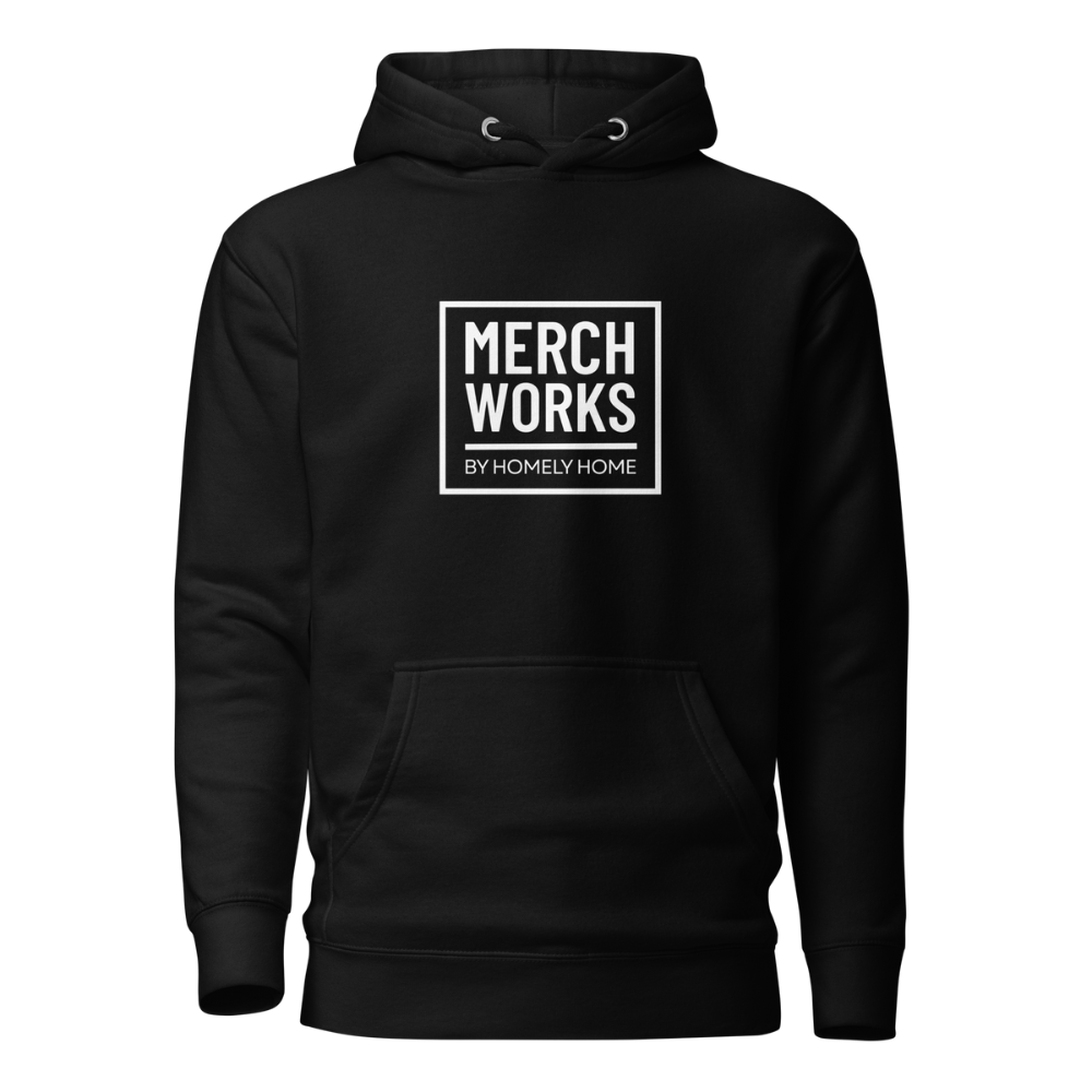 MerchWorks hoodie i sort med frontlogo.